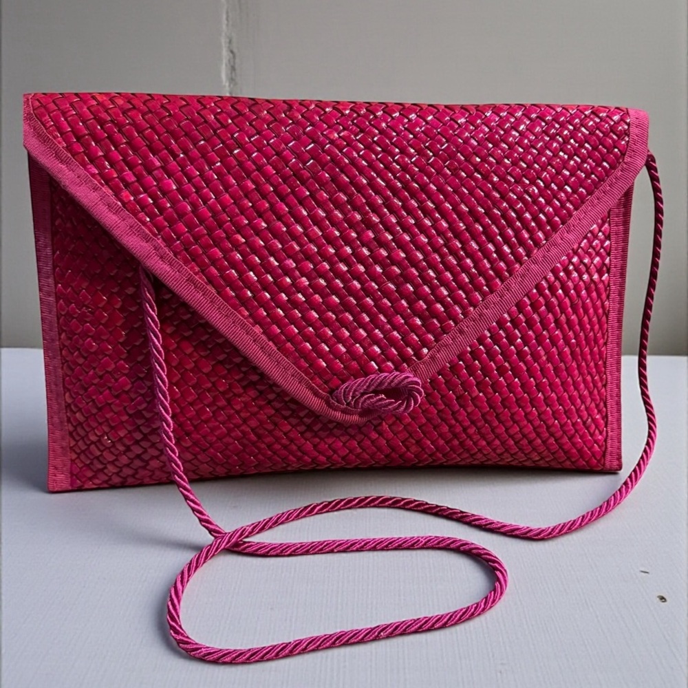 LIZ CLAIBORNE VINTAGE Pink Woven Straw Envelope Clutch With Rope Shoulder Strap
